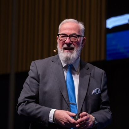 Vi är alla konstiga i någons ögon. (Kultur, kemi och kommunikation)